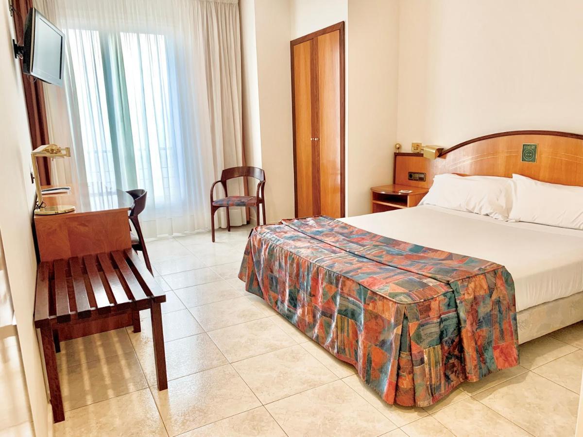 Hotel Arumi Santa Eugenia de Berga Luaran gambar