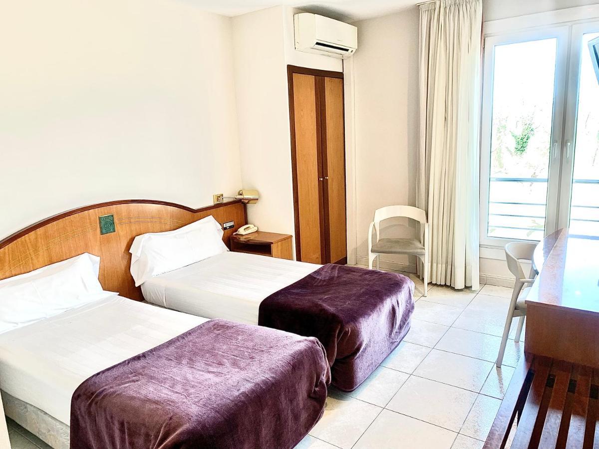 Hotel Arumi Santa Eugenia de Berga Luaran gambar