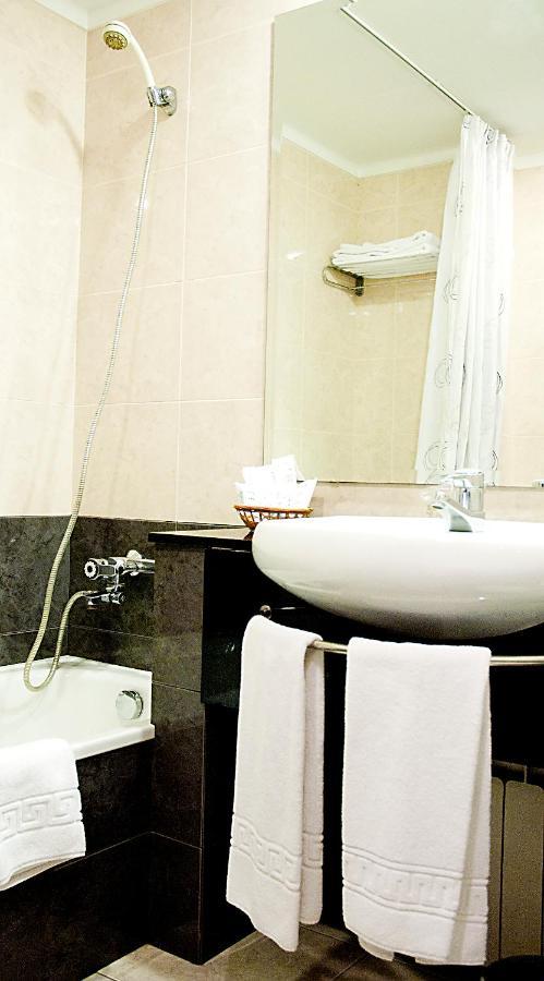 Hotel Arumi Santa Eugenia de Berga Luaran gambar